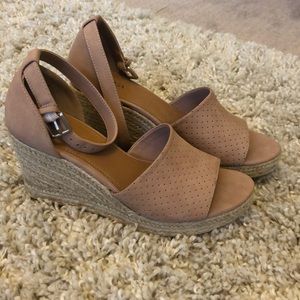 Blush wedges